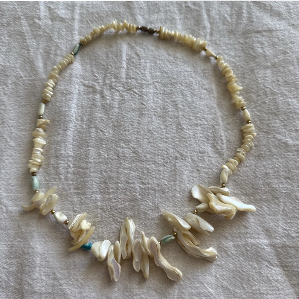 Elegant Cream Shell Necklace